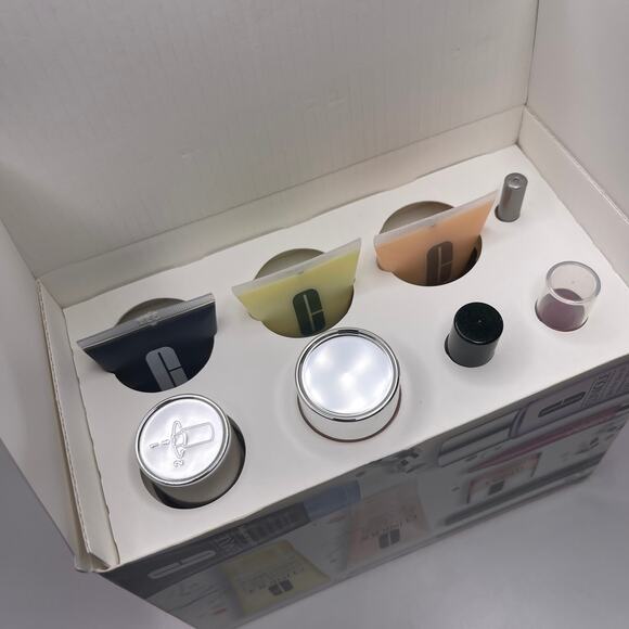 Clinique Gift Box Set, Quickliner Mascara Lip Balm Makeup Remover,Moisture Surge - Picture 8 of 11